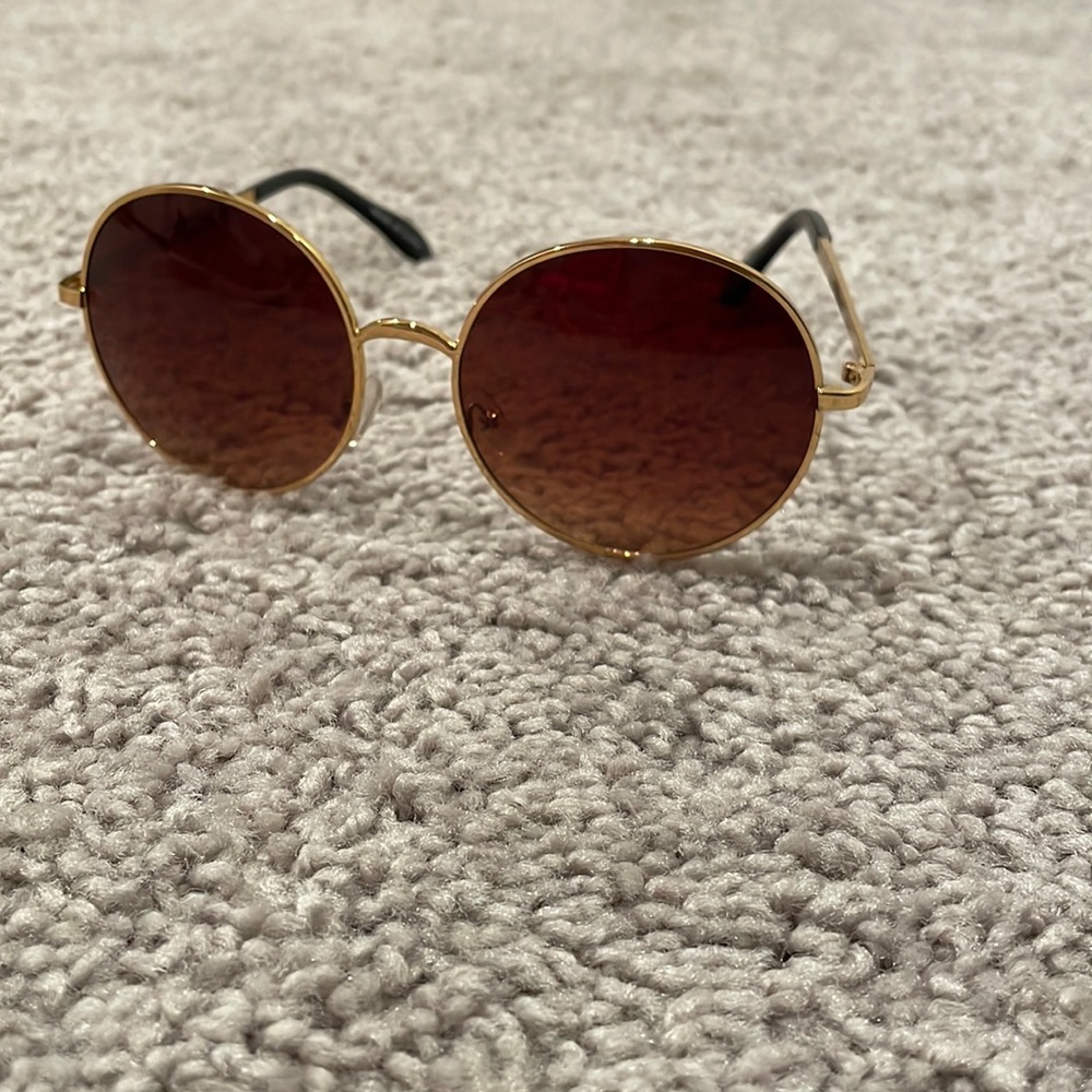Woman sunglasses